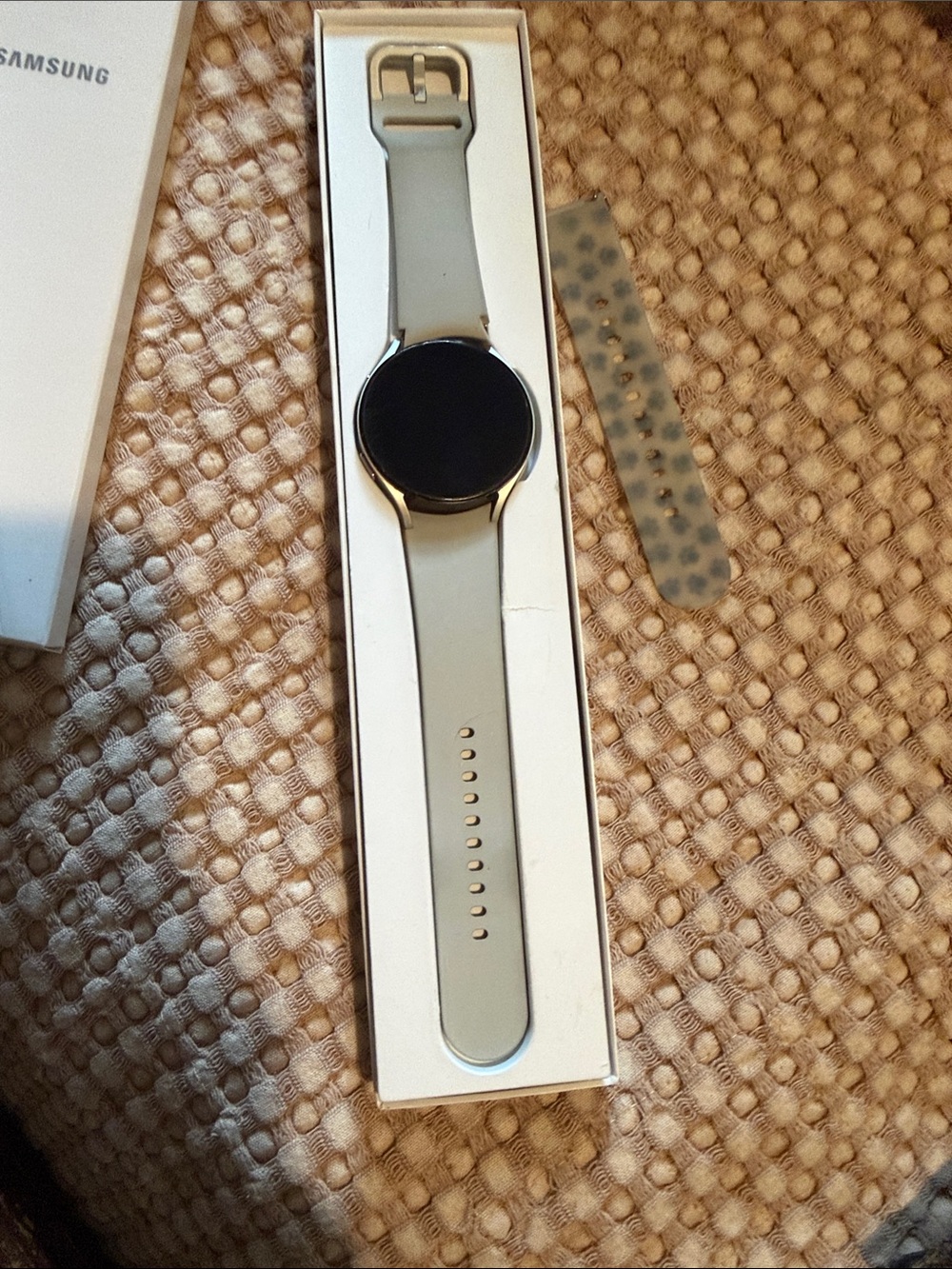 Samsung Silver Smartwatch with White Paw-Print Band - Picture 7 of 8
